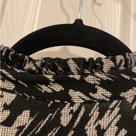 Black and Gray Patterned Women's Top - Picture 8 of 9